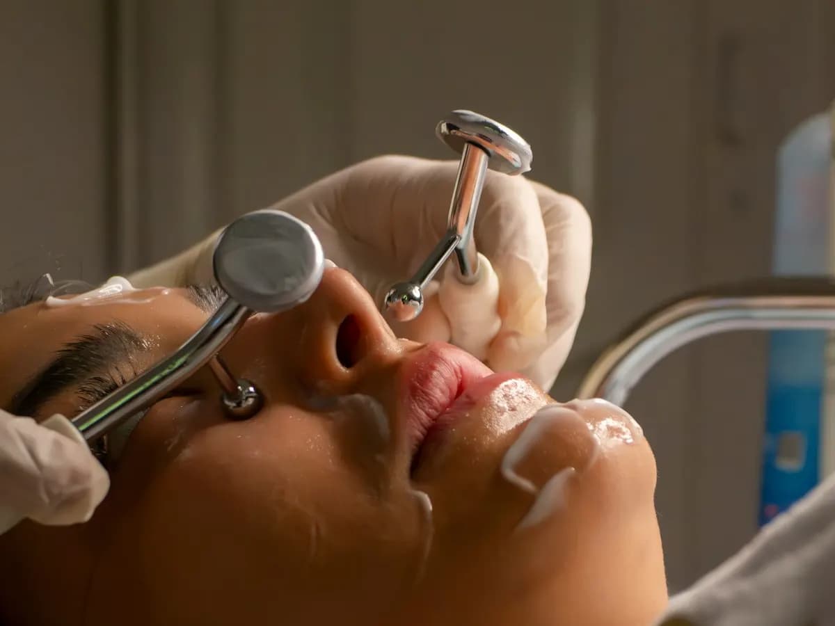 Tratamiento facial de cuidado de la piel